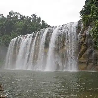 Der Hauptfall des Tinuy-an-Wasserfalls