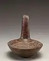 Vase mit geometrischer Verzierung