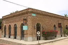 Todos Santos, The Todos Santos Inn, Calle Legaspi 33, um 1870 als Wohnhaus erbautes Hotel mit Galerie (2006)