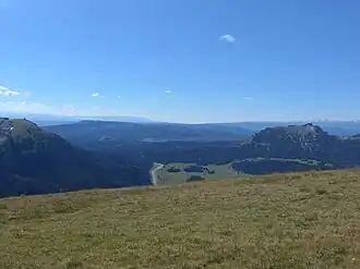 Togwotee Pass von Norden, vom Breccia Peak, rechts der Two Oceans Mountain