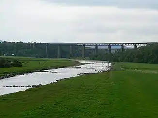 Brücken der Highland Main Line und der A9 über den Findhorn bei Tomatin