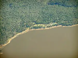 Westufer des Tooms Lake mit der Siedlung Tooms Lake
