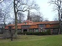 Das dem Herrenhaus vorgelagerte Torhaus