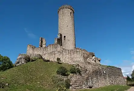Typlokalität am Tour de Piégut in Piégut, der aus der grobkörnigen Fazies errichtet wurde