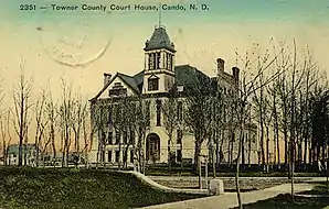 Towner County Courthouse auf einer Postkarte (1912)