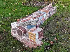 Trümmerbank von Vera Drebusch