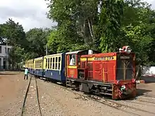 Zug mit Lok Nr. 603 im Bahnhof von Neral