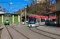 TW 566 mit Cityrunner 653 vor der Basilika.