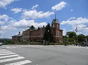 Das Transylvania County Courthouse in Brevard, gelistet im NRHP mit der Nr. 79001754