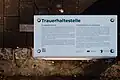 Informationstafel an der Trauerhaltestelle