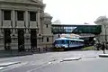 Der Universitätszug verlässt den Bahnhof