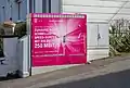 Kabelverzweiger (MFG 15) der Deutschen Telekom mit Werbeaufdruck, 2019