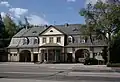 Eingang an der Herzogenbuscher Straße 8, errichtet 1911