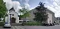 Moderne Pfarrkirche (1960–62) neben der Kapelle