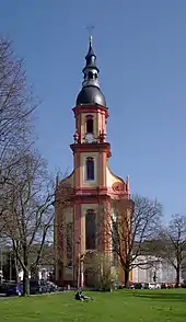 St. Paulin Frontseite in der aktuellen Farbfassung von 2015/2016