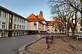 Vorderer Schulhof an der Trinkbrunnenstraße