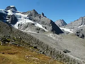 Breithorngletscher von der Schmadrihütte aus gesehen 2261 m ü. M. Links ist das Tschingelhorn. Zwischen Tschingelhorn und dem Breithorngletscher befindet sich der Wetterlückengletscher. Ganz rechts ist der Tschingelgletscher ersichtlich.