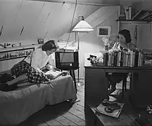 Studentinnenzimmer im Dachgeschoss des Schulgebäudes, April 1946