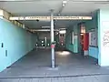 Blick ins Zugangsgebäude