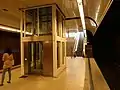 Lift auf der Bahnsteigebene