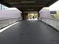 Zugang auf der Fußgängerbrücke