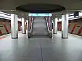 Bahnsteigebene -3 Überblick. Aufgang zur Bahnsteigebene -2 in der Mitte.