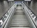 Aufgang von der Bahnsteigebene zur Oberfläche