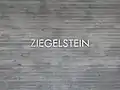 Stationsname an den Bahnsteigwänden