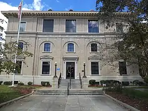 United States Post Office and Courthouse (2013). Das Courthouse entstand 1910 bis 1912 und weist Stilelemente des Neorenaissance auf. Im Juni 1979 wurde das Bauwerk in das NRHP eingetragen.