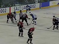Bully im Vorrundenspiel gegen die USA (rotes Trikot) 2002