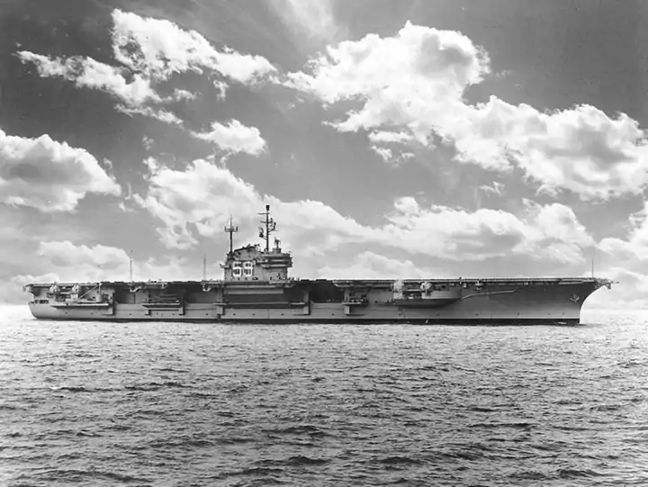 Forrestal während der Werfterprobungsfahrten 1955