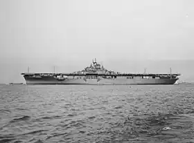 Die USS Intrepid am Tag ihrer Indienststellung