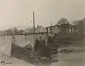Soldaten der US 125th Infantry am 1. Dezember 1918 beim Überqueren der Brücke.