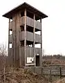 Beobachtungsturm am Rand des Moores