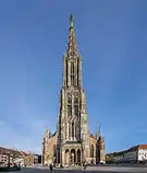 Ulmer Münster, ab 1377, mit dem höchsten Kirch­turm der Welt, seit 1890.
