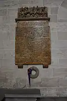 Ulmer Münster, Kriegergedenktafel 1914–18 des 1. Württ. Ulanen-Regiments 19 mit Reiterrelief.