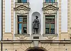 Bronzestatue von Kaiser Maximilian I. am Städtischen Kaufhaus (2019)