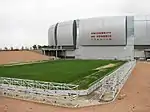 Das Spielfeld außerhalb des Stadions