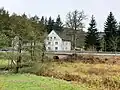 Untere Linsphermühle, davor mündet der Fickelbach (von rechts) in die Linspher