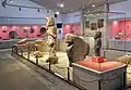 Stelen und Skulpturen aus Göbekli Tepe