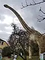 Museumsgarten mit Dinosaurierfiguren
