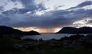 Der Vågsfjord, von Husevåg aus gesehen
