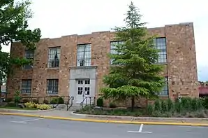 Van Buren County Courthouse in Clinton (2015). Dieses 1934 errichtete Courthouse ist seit Mai 1991 im NRHP eingetragen.