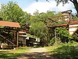 Die stillgelegten Anlagen im Werk Vatter (links sieht man noch das Ende der früheren Seilbahn)