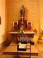 Linker Seitenaltar – Marienaltar, Mensa 1868, Steinmetz Odenthal, Köln, Retabel 1871, Bildhauer Carl Hohmann, Köln, Figur der Maria Rosenkranzkönigin, 1890, Bildhauer Josef Fink, Köln