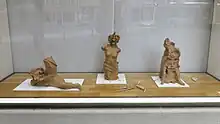 Venus, Nike, Laokoon, Performative Skulptur, 3x ca. 20x20x40, Modellierton (je 10 kg), Modellierwerkzeug, Arbeitstisch, 2014