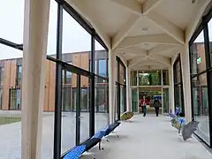Verbindungsgang zum neuen Gemeindehaus