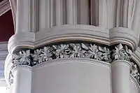 Laubgeschmücktes Kapitell