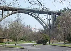 Die Sankt-Stephan-Talbrücke (von den Veszprémern Viadukt genannt), Symbol der Stadt