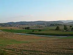 Blick auf die Ebene südlich des Dorfes Vevi mit den Lignit-Minen (Braunkohle)